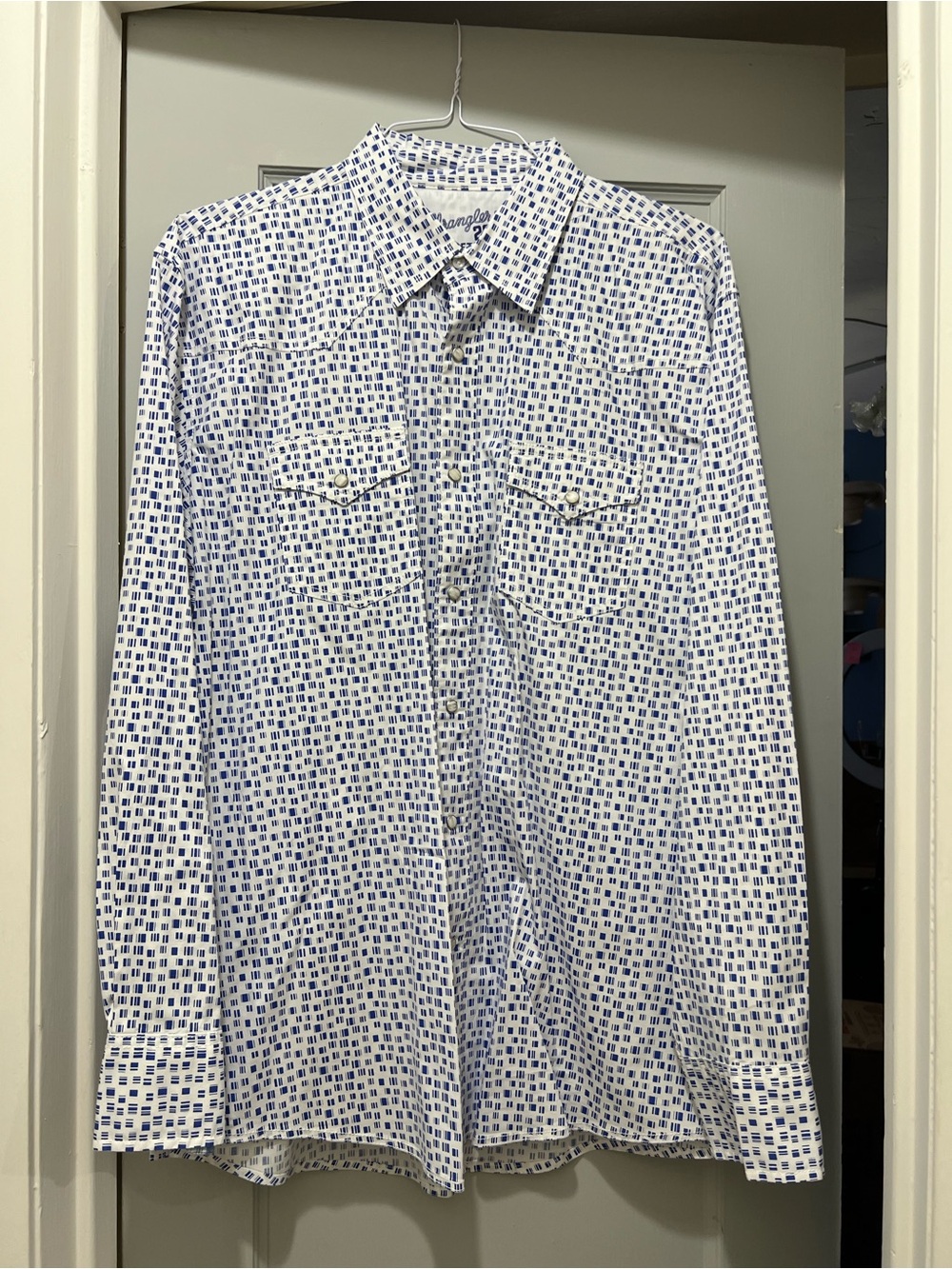 Wrangler White Button-Down Shirt with Blue Geometric Print